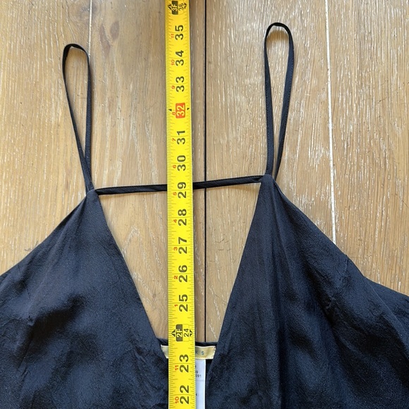 Hawks by gold hawk 100% silk high low deep cut v string Y2K black tank blouse L - Picture 10 of 11
